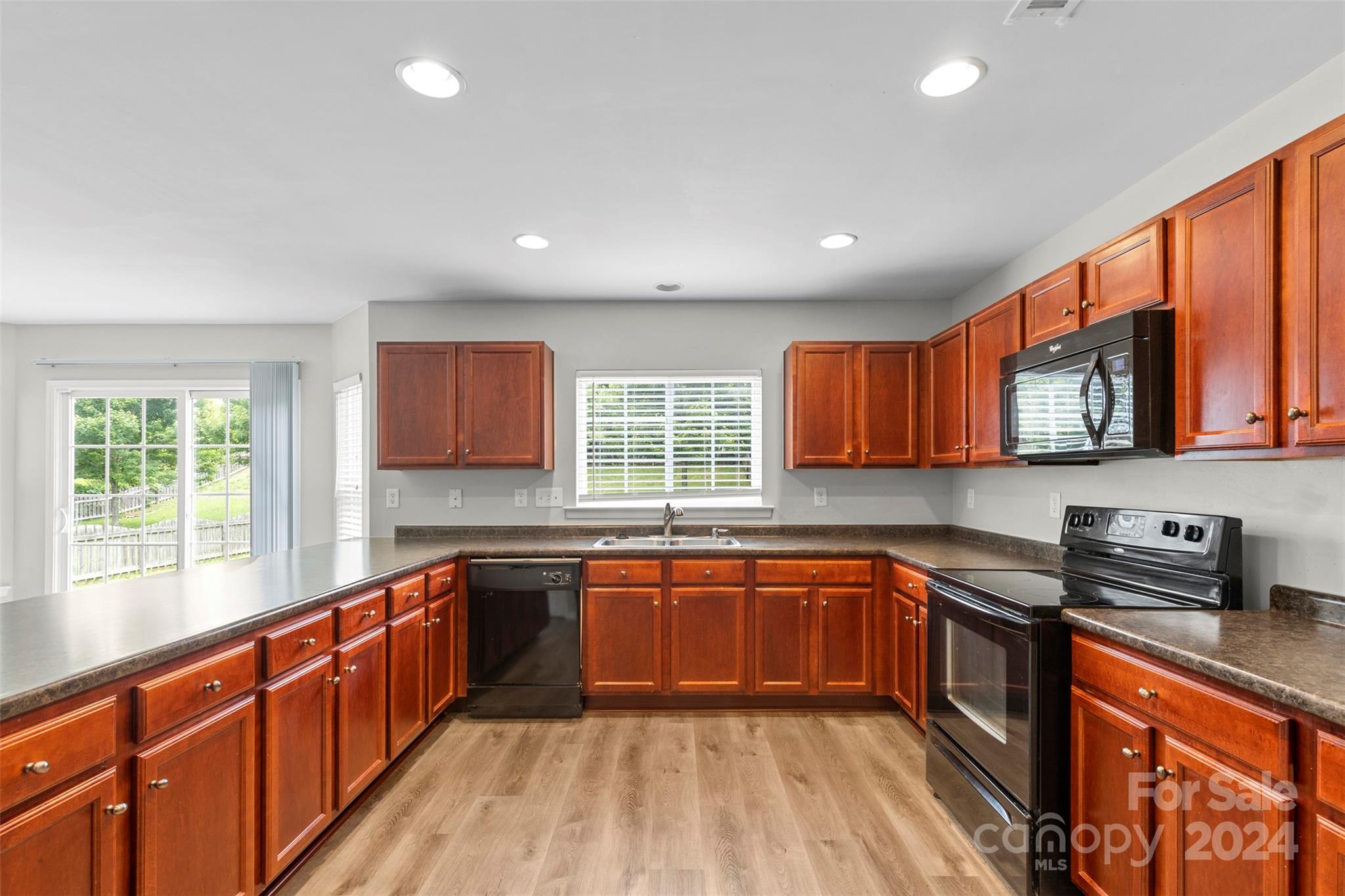 9204 Seamill Road Charlotte, NC 28278 - Photo 5 of 33 Gallery Image 5
