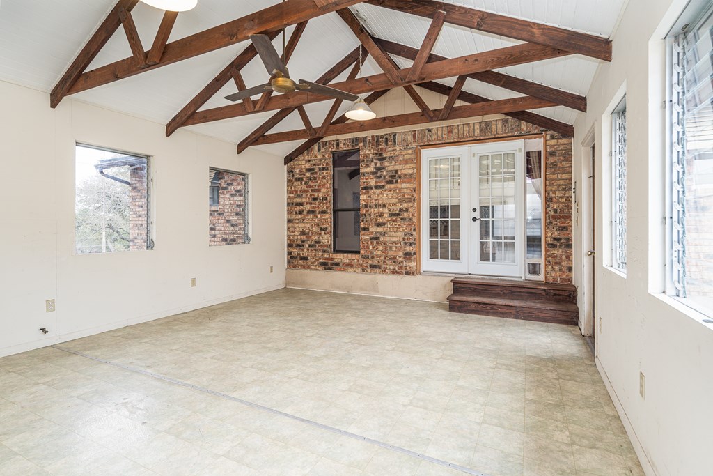 110 Sierra Road Kerrville, TX 78028 - Photo 16 of 31 a view of an entryway with a window