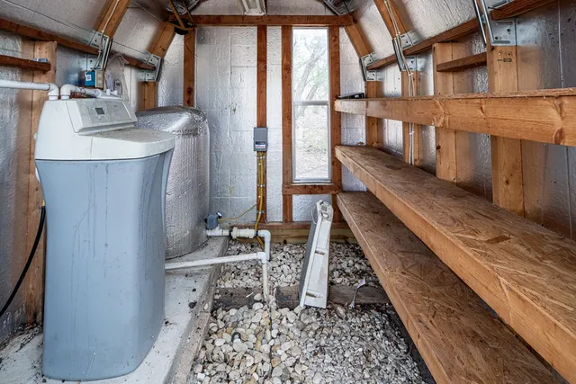 a view of utility room