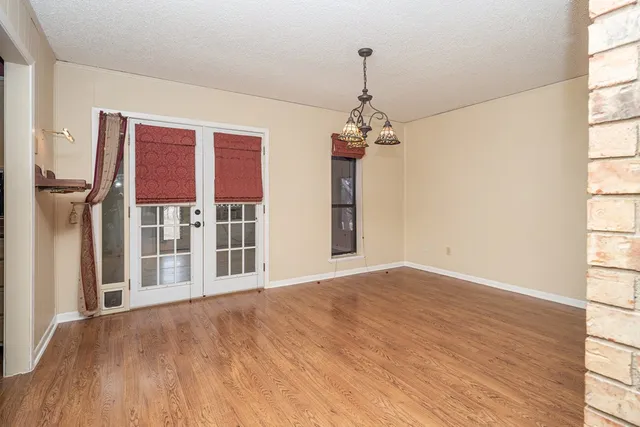 a view of empty room with windows