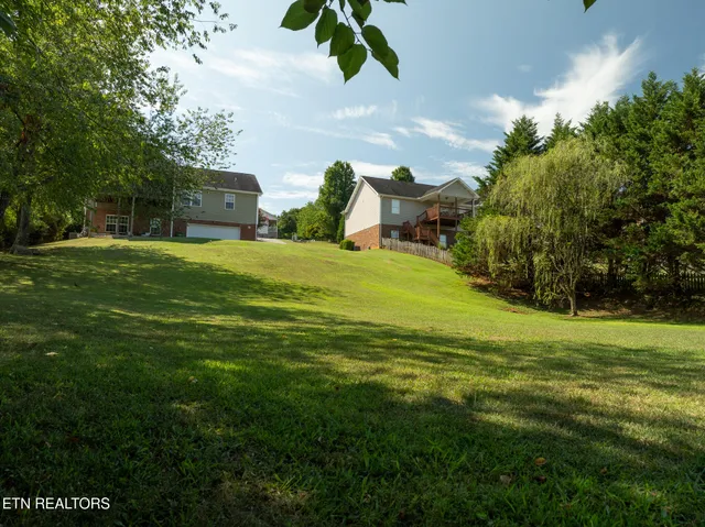 $549,900 | 237 Ridgefield Drive, Maryville, TN 37804