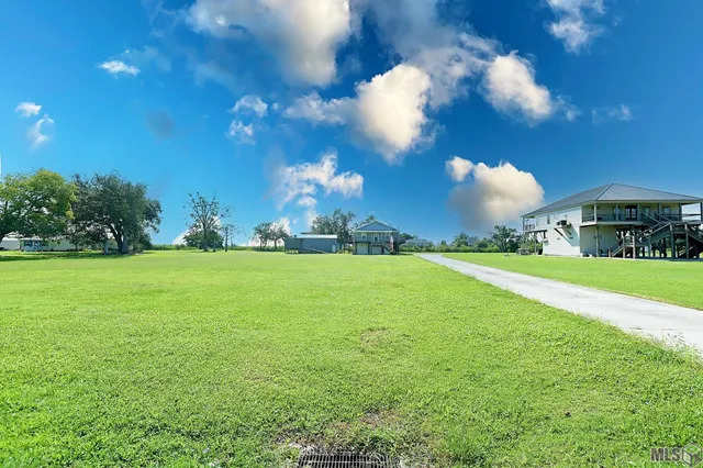 $305,000 | 1805 Dr Beatrous Road, Theriot, LA 70397