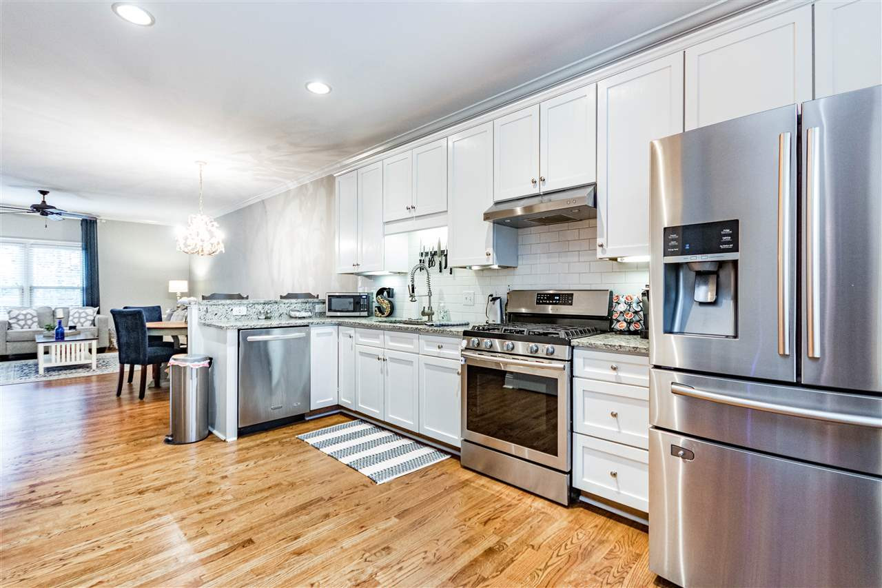 1302 Cameron View Court Raleigh, NC 27607 - Photo 2 of 21 Photo 2