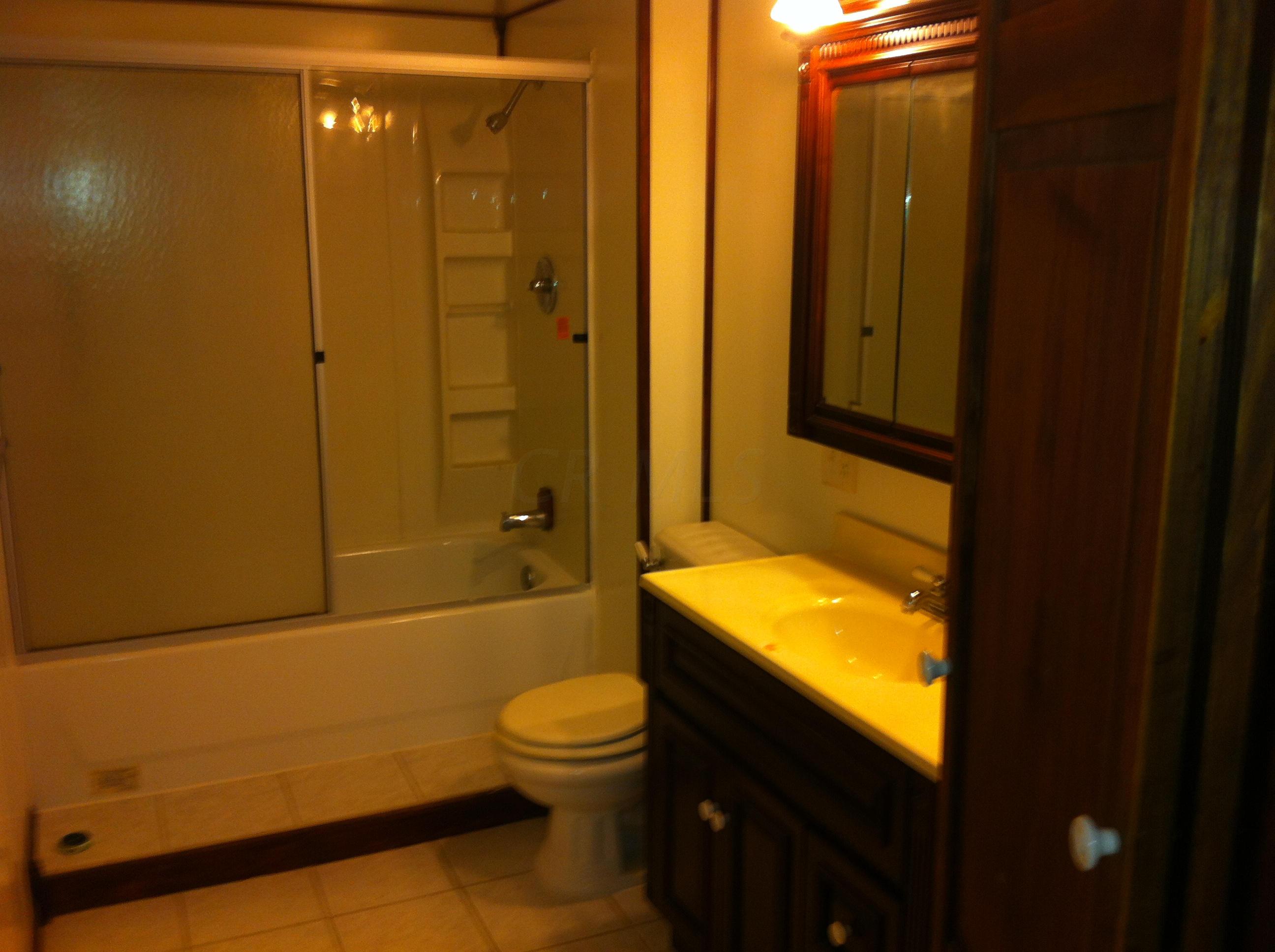 1653 Liscomb Road Columbus, OH 43207 - Photo 13 of 20