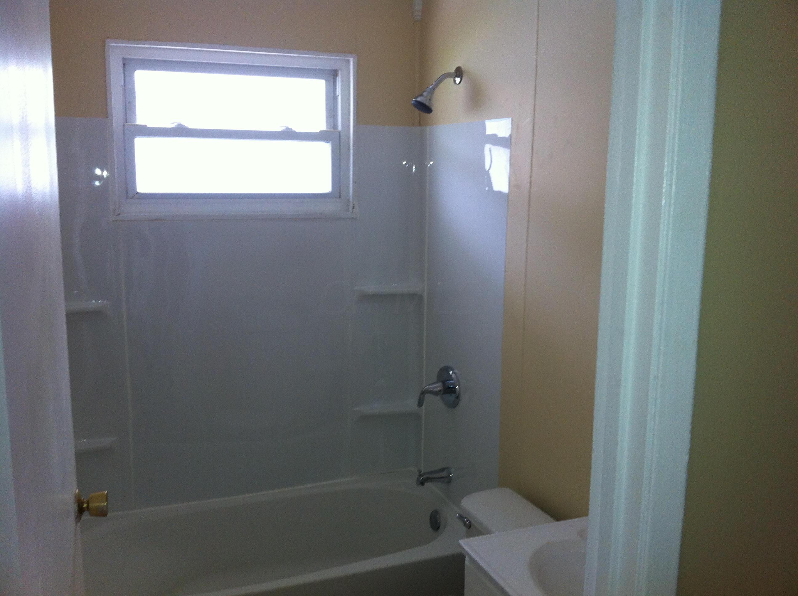 1653 Liscomb Road Columbus, OH 43207 - Photo 8 of 20