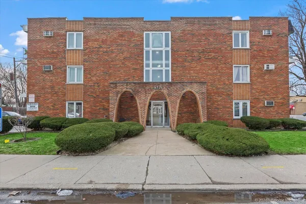 $164,900 | 9721 South Cicero Avenue, Unit 3C, Oak Lawn, IL 60453