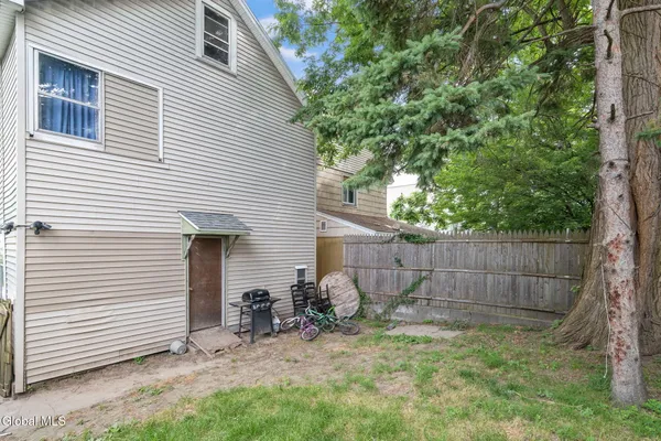 $189,900 | 9 Jackson Place, Schenectady, NY 12308