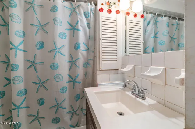 $250,000 | 9 Jackson Place, Schenectady, NY 12308