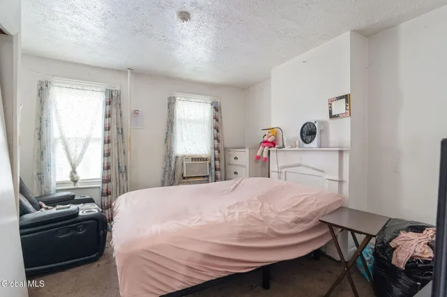 $250,000 | 9 Jackson Place, Schenectady, NY 12308