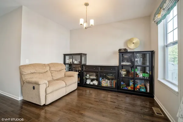 $3,300 | 850 Lexington Circle West, Des Plaines, IL 60016