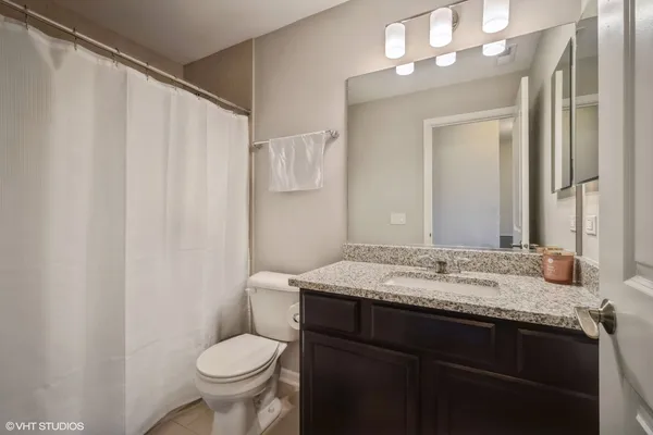 $3,300 | 850 Lexington Circle West, Des Plaines, IL 60016