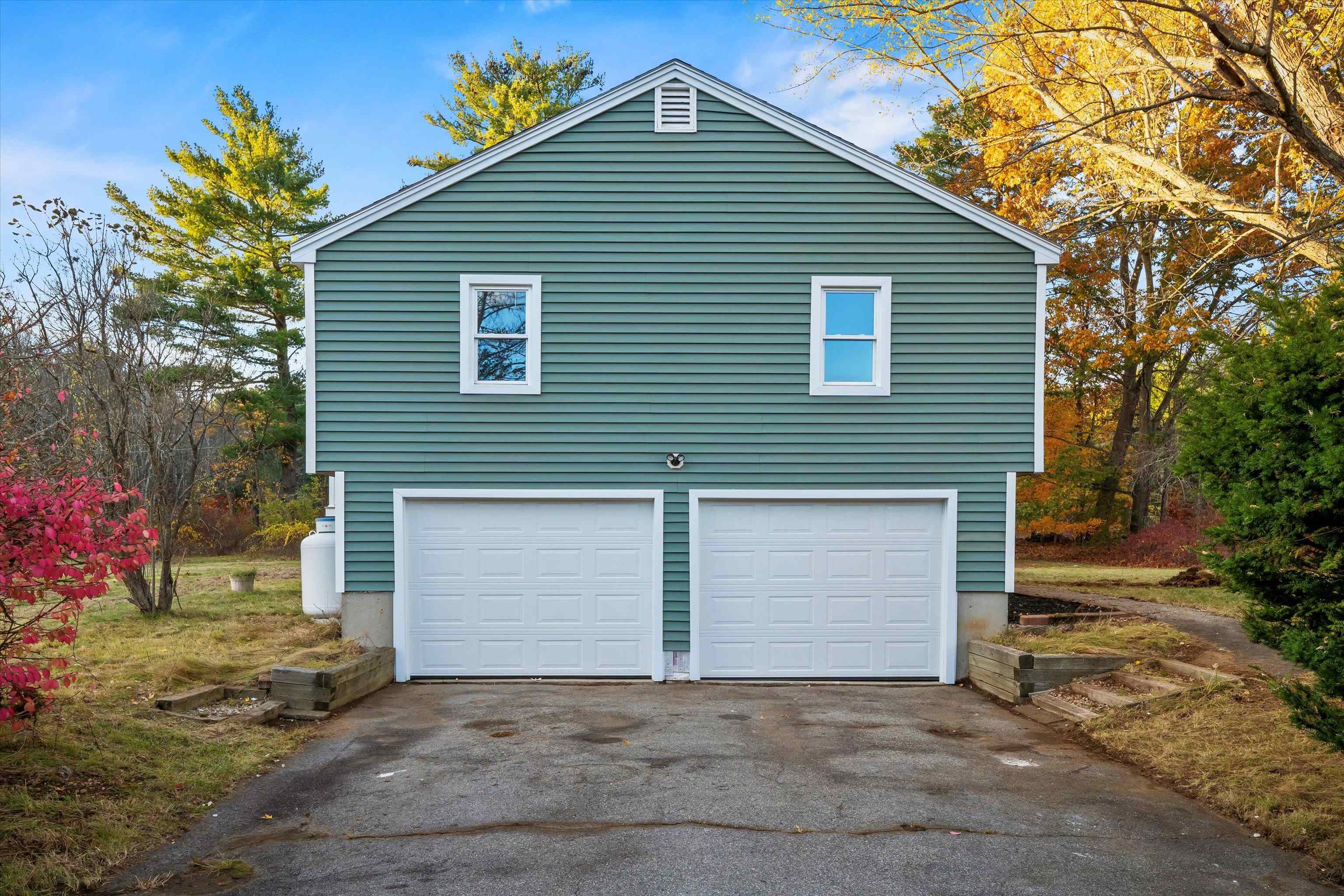 2 Devonshire Road Atkinson, NH 03811 - Photo 37 of 45