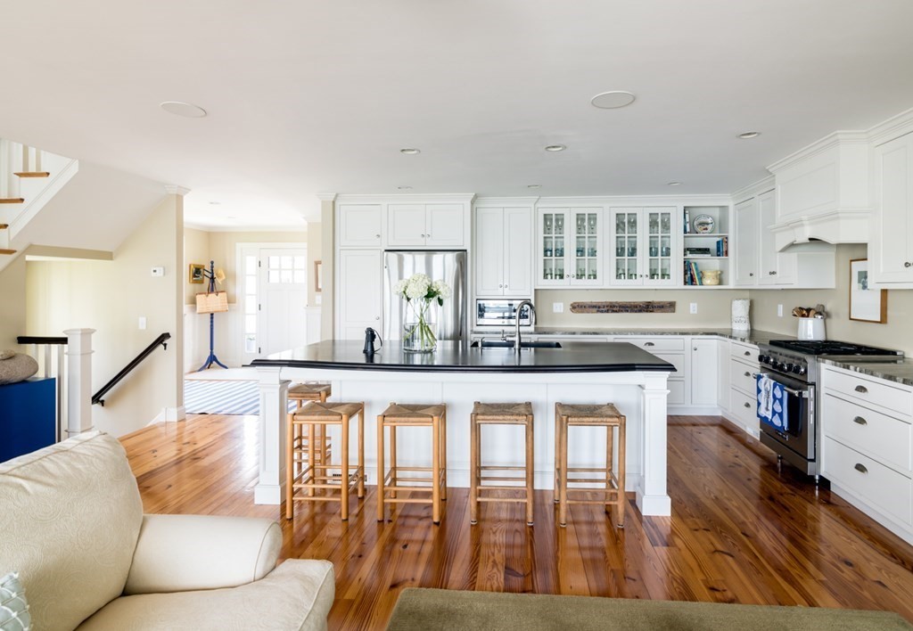 105 Hampton Circle Hull, MA 02045 - Photo 5 of 29