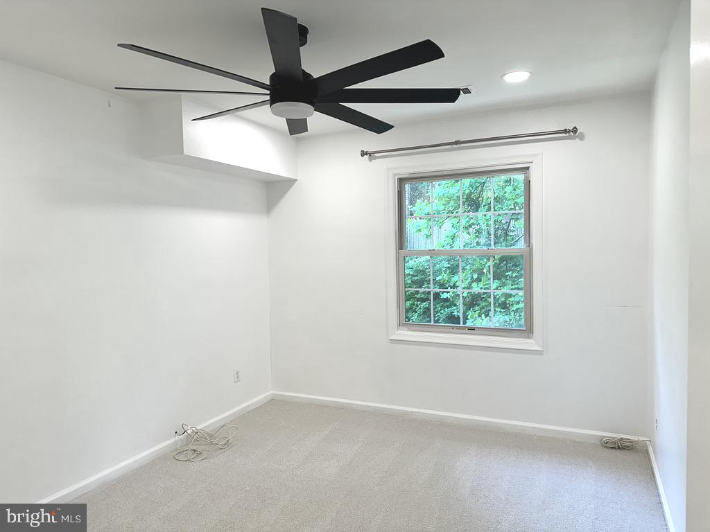 5900 Prince George Drive, Unit 333 Springfield, VA 22152 - Photo 16 of 31 an empty room with a ceiling fan and a window