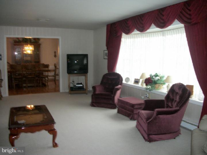 5159 Church Road Mount Laurel, NJ 08054 - Photo 16 of 25 Living Room