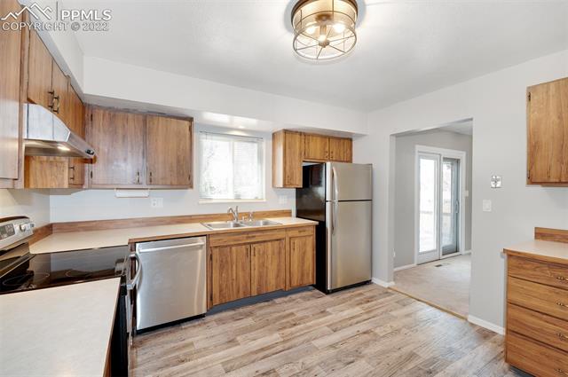 4095 Hollow Road Colorado Springs, CO 80917 - Photo 13 of 41 Kitchen