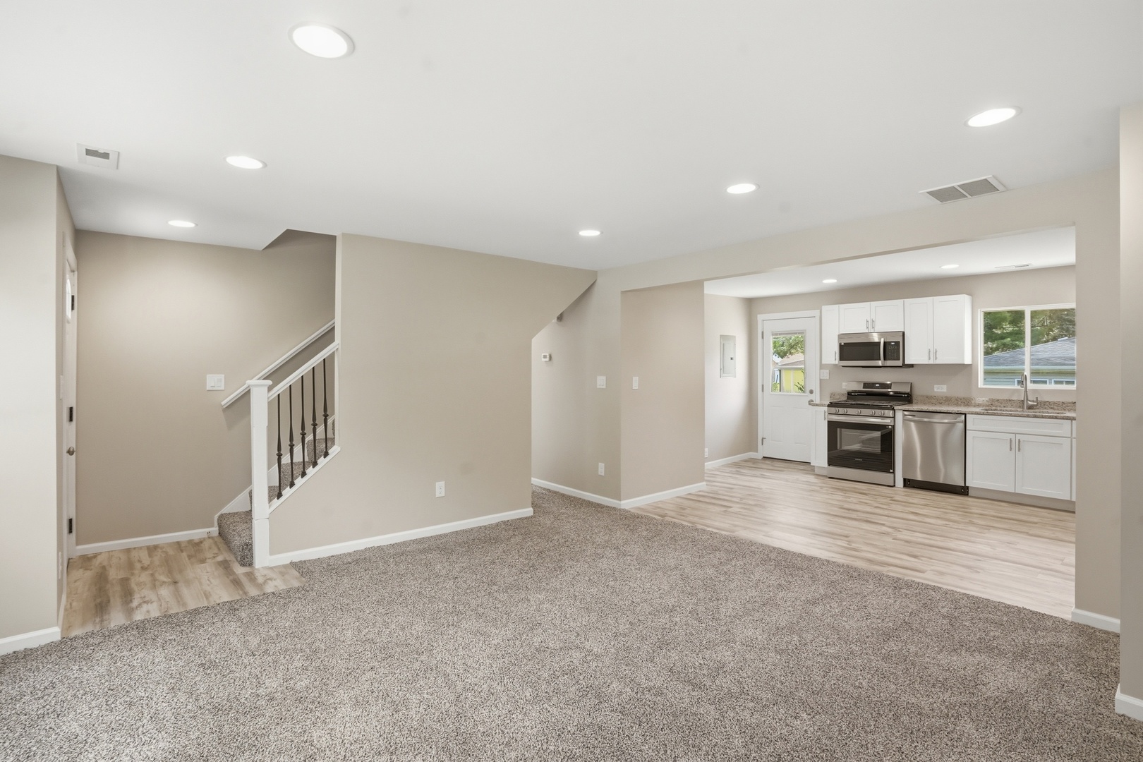696 1st Street Crete, IL 60417 - Photo 5 of 28