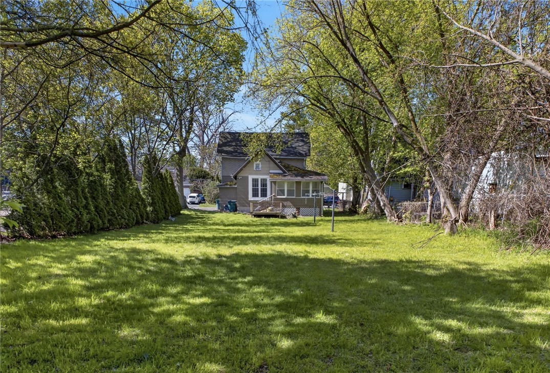 28 Upton Place Rochester, NY 14612 - Photo 6 of 29