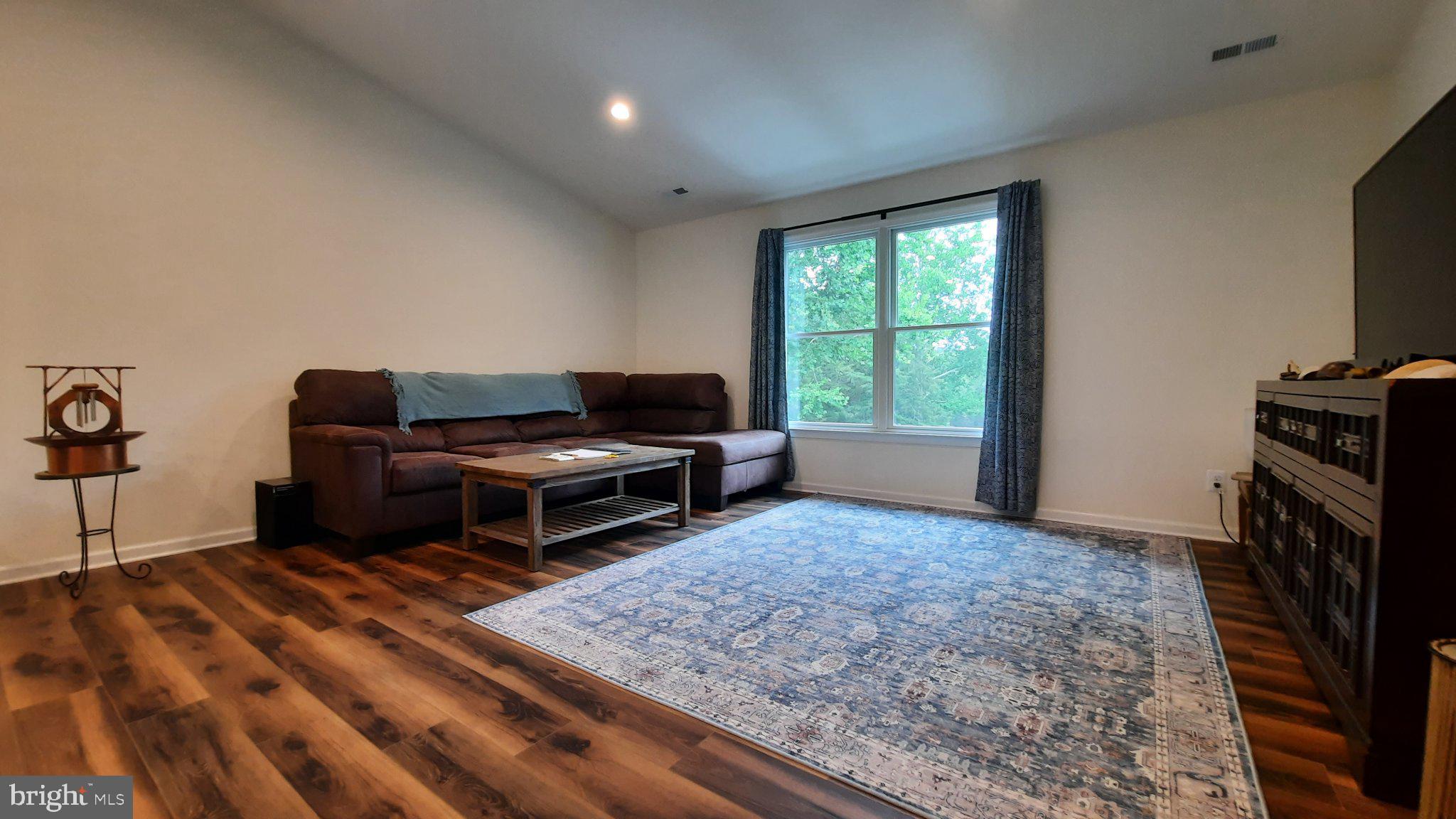 1272 Battlefield Road Strasburg, VA 22657 - Photo 10 of 49 Living Room