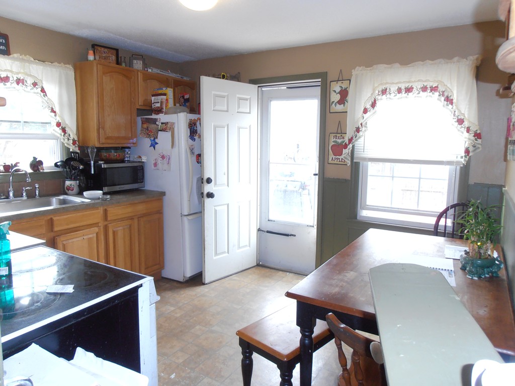33 Arden Street Springfield, MA 01118 - Photo 3 of 9