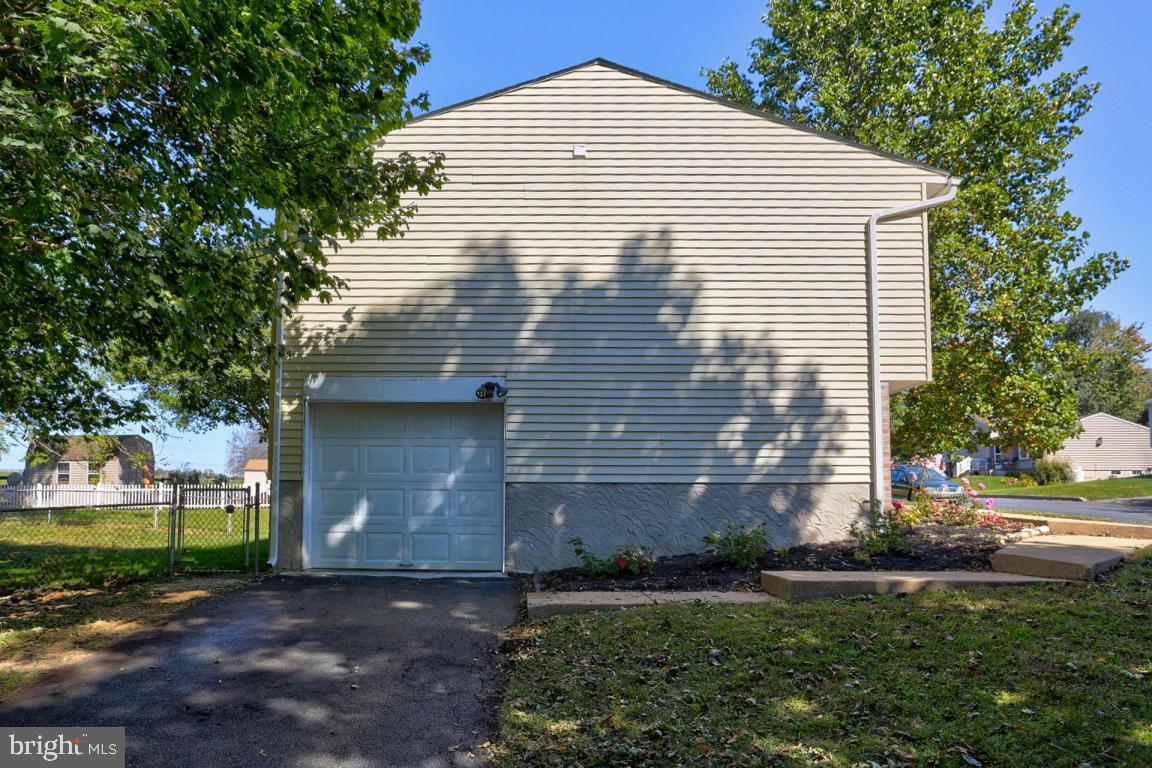 2769 Weston Road Lancaster, PA 17603 - Photo 4 of 43 Gallery Image 4