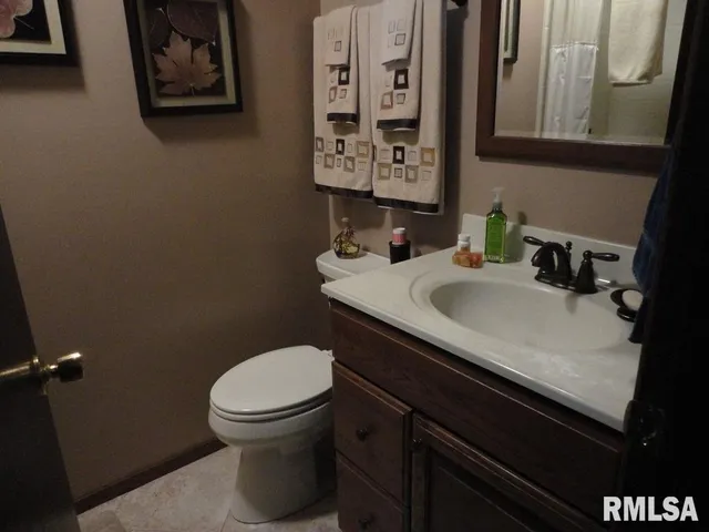 $240,000 | 1322 Cynthia Court, Taylorville, IL 62568