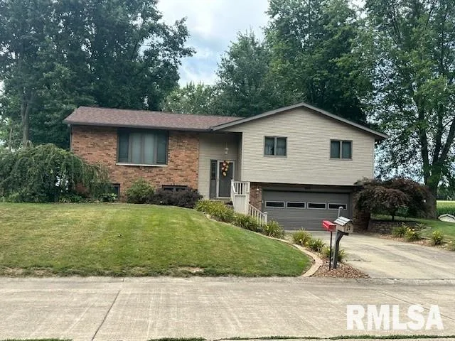 $240,000 | 1322 Cynthia Court, Taylorville, IL 62568