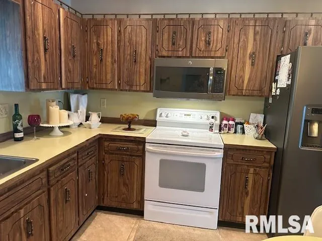 $240,000 | 1322 Cynthia Court, Taylorville, IL 62568