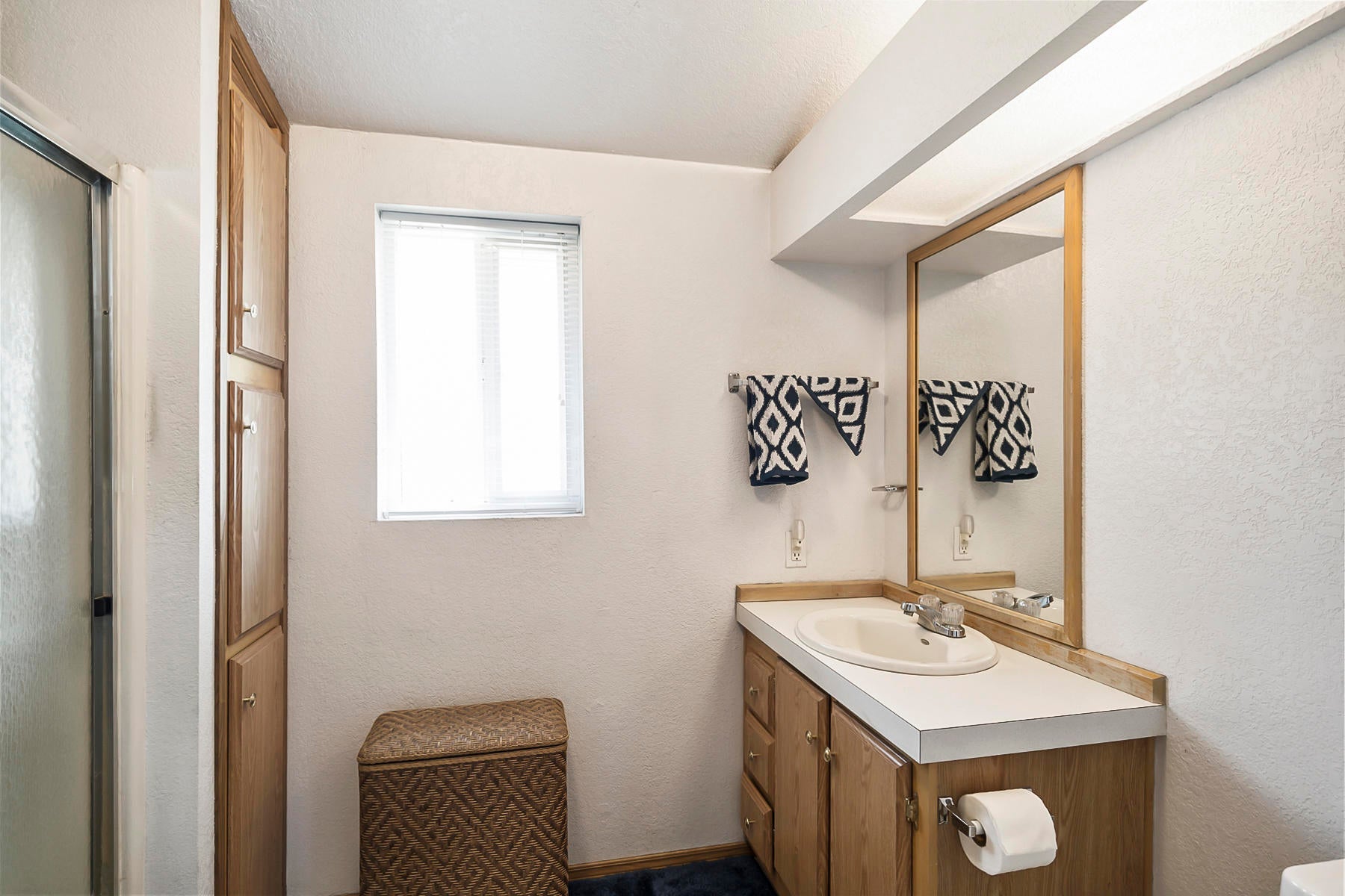 63520 Johnson Ranch Road Bend, OR 97701 - Photo 16 of 52 Primary Bathroom