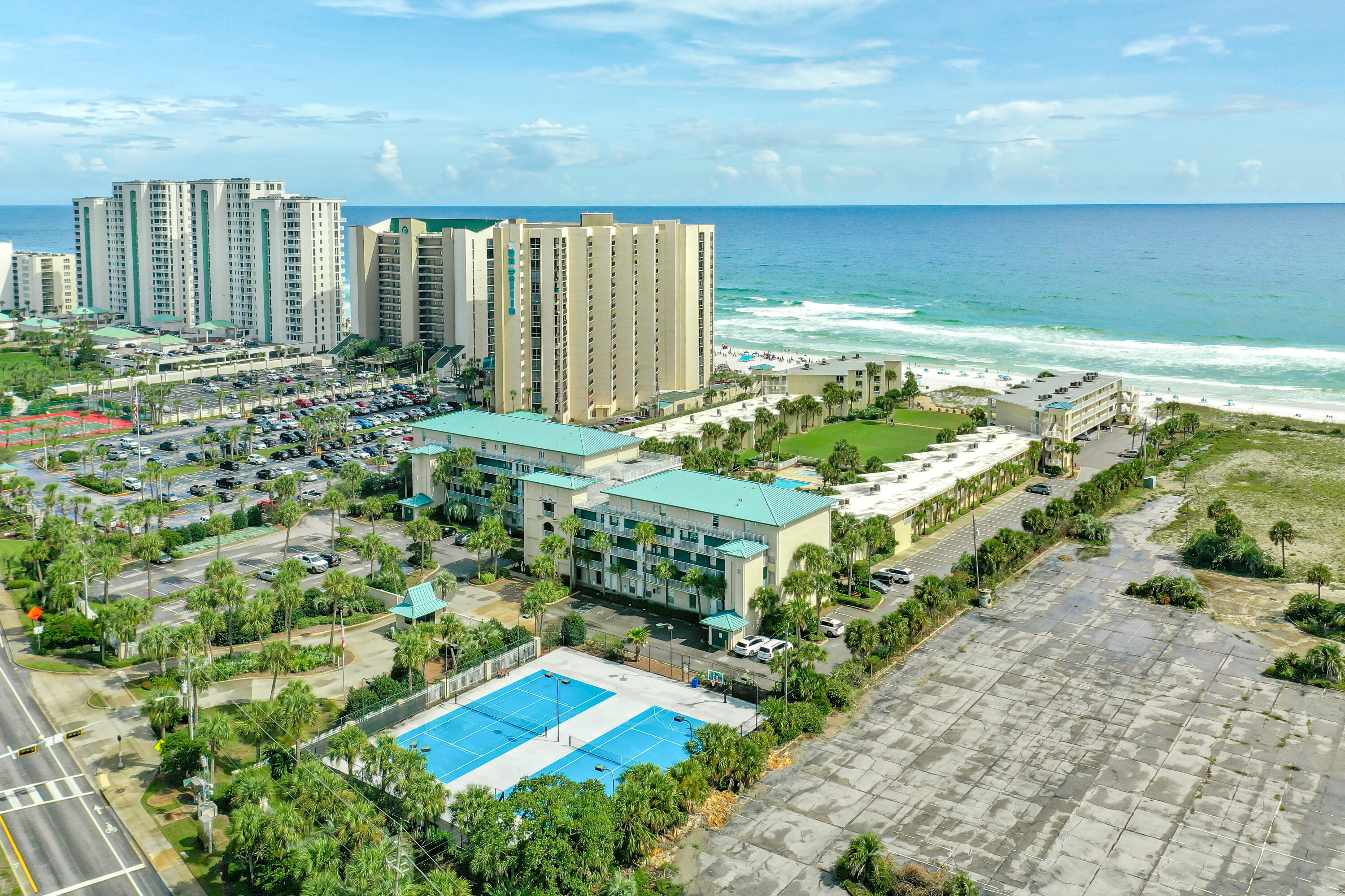 1030 East E Highway, Unit 25 Destin, FL 32541 - Photo 33 of 34 a view of a backyard with plants