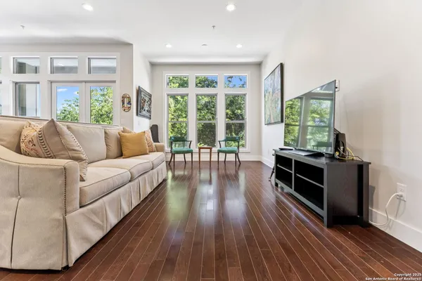 $3,500 | 135 Cedar Street, Unit 105, San Antonio, TX 78210