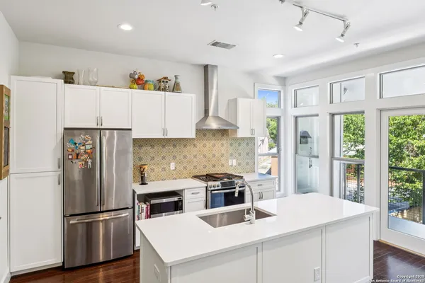 $3,500 | 135 Cedar Street, Unit 105, San Antonio, TX 78210