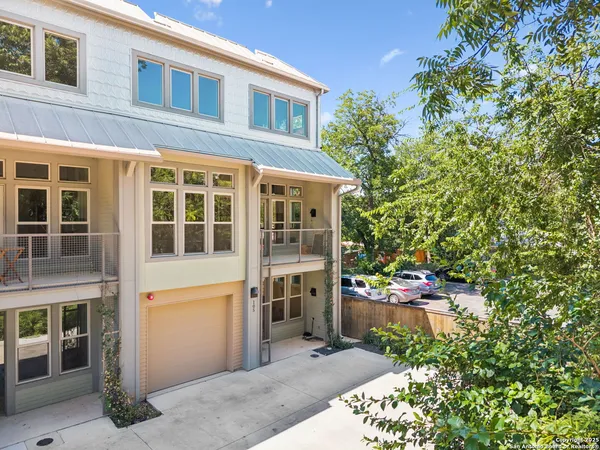 $3,500 | 135 Cedar Street, Unit 105, San Antonio, TX 78210