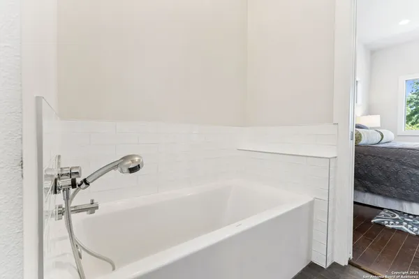 $3,500 | 135 Cedar Street, Unit 105, San Antonio, TX 78210