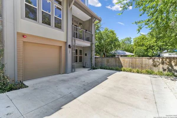 $3,500 | 135 Cedar Street, Unit 105, San Antonio, TX 78210