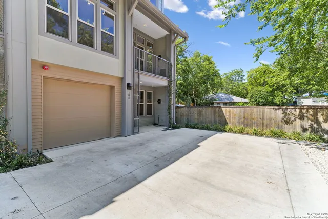 $3,500 | 135 Cedar Street, Unit 105, San Antonio, TX 78210