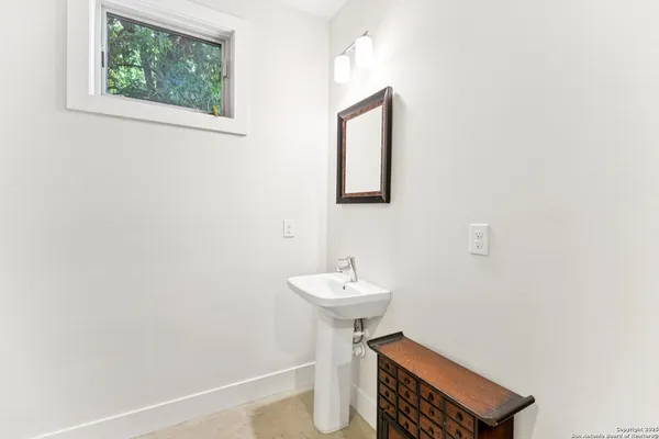 $3,500 | 135 Cedar Street, Unit 105, San Antonio, TX 78210