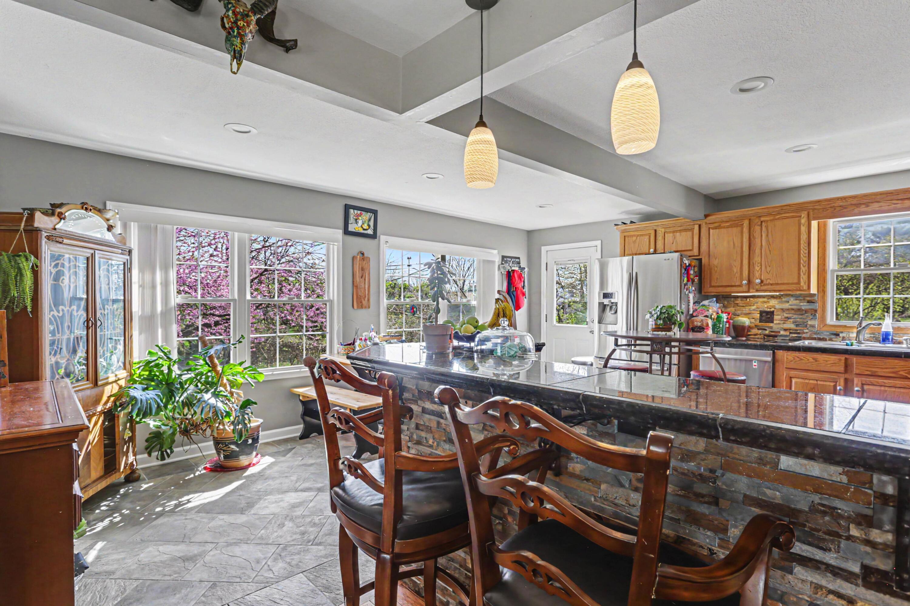4353 Hoover Road Grove City, OH 43123 - Photo 4 of 34