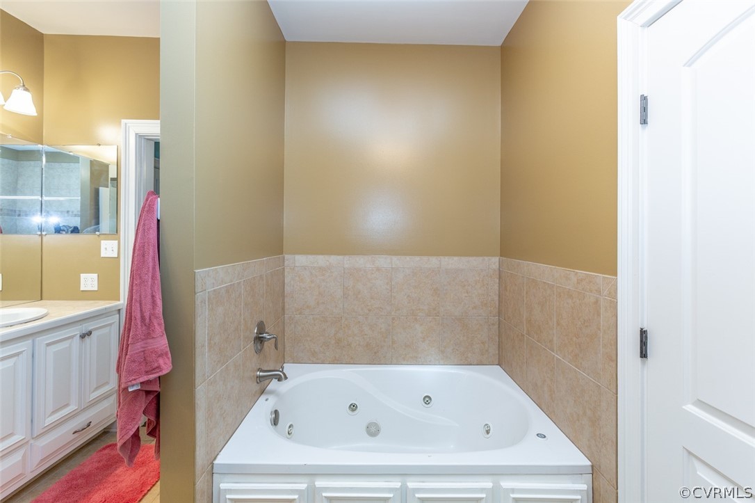 36 Lewis Road Farmville, VA 23901 - Photo 39 of 50 a bathroom with a bathtub