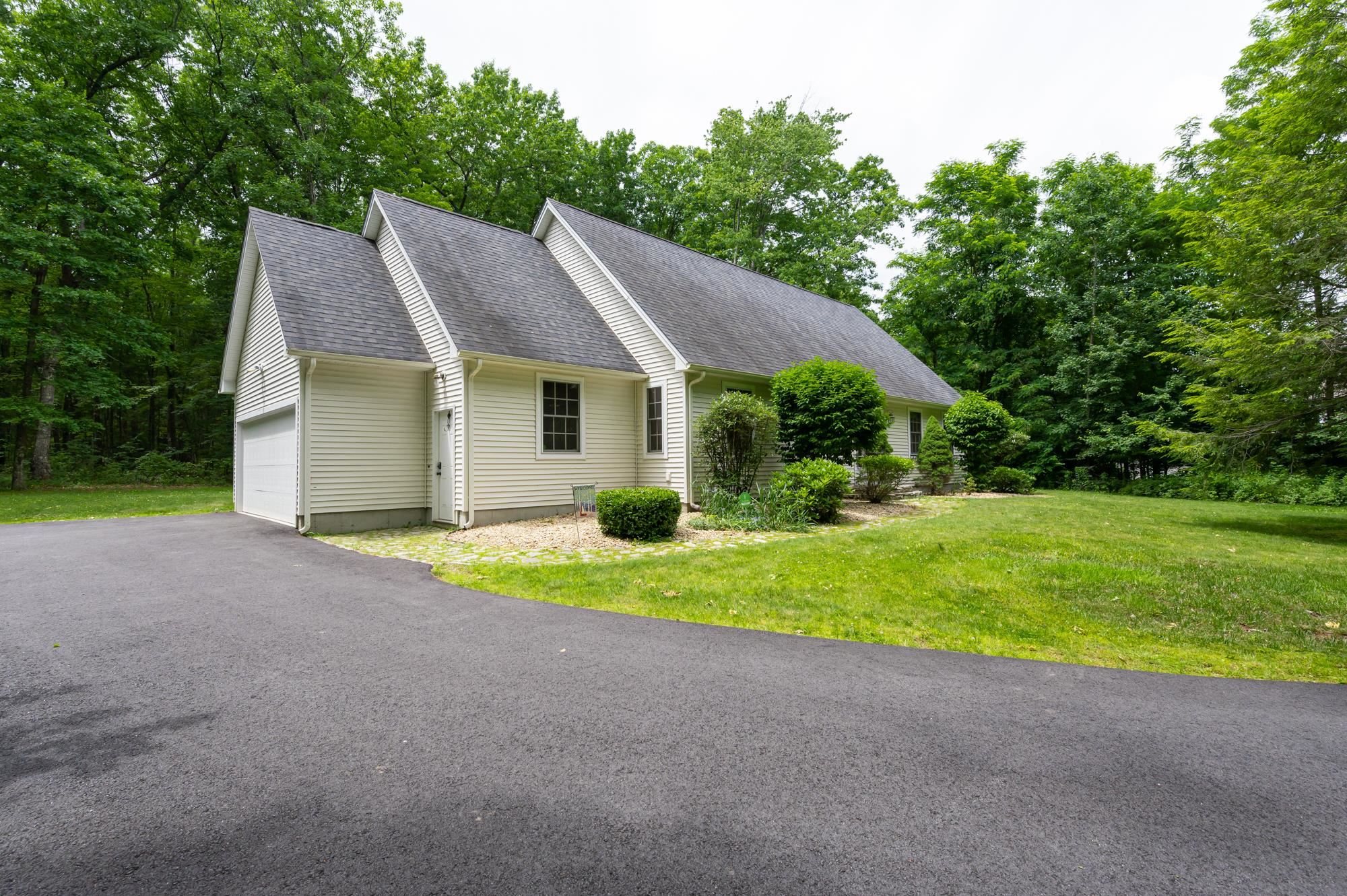 169 County Road Bedford, NH 03110 - Photo 2 of 37
