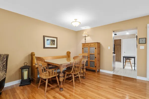 $334,900 | 10 West Windsor Court, Sugar Grove, IL 60554