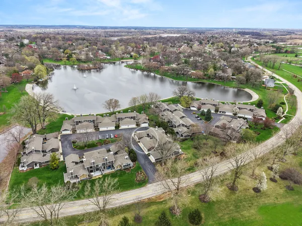$334,900 | 10 West Windsor Court, Sugar Grove, IL 60554