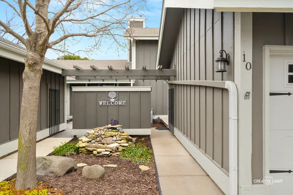 $334,900 | 10 West Windsor Court, Sugar Grove, IL 60554