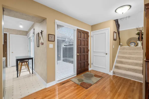 $334,900 | 10 West Windsor Court, Sugar Grove, IL 60554