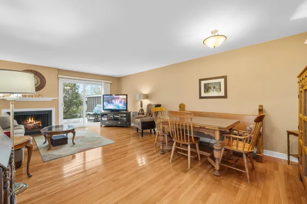 $334,900 | 10 West Windsor Court, Sugar Grove, IL 60554