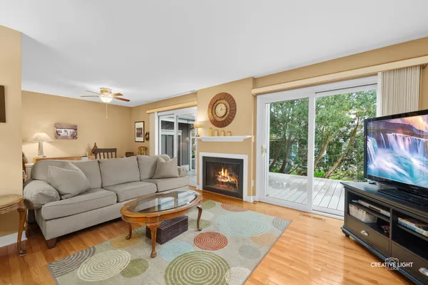 $334,900 | 10 West Windsor Court, Sugar Grove, IL 60554