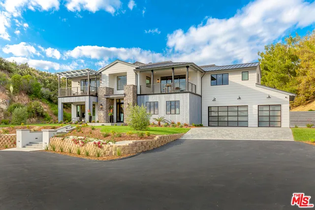 a view of a yard with an outdoor space