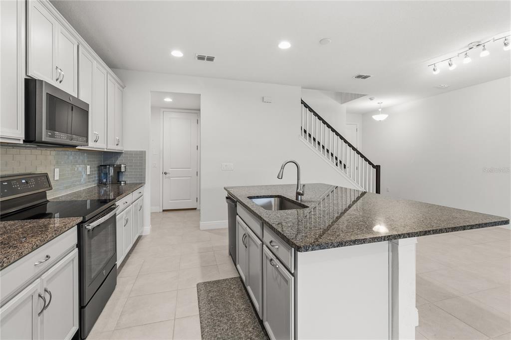 2313 Sunset Wind Loop Oldsmar, FL 34677 - Photo 14 of 45