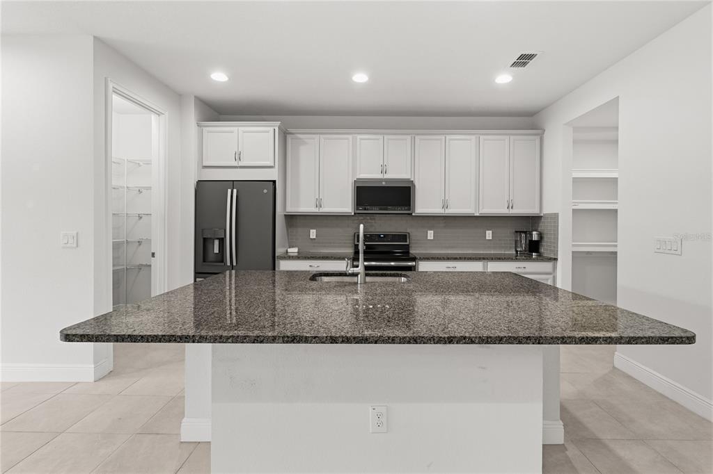 2313 Sunset Wind Loop Oldsmar, FL 34677 - Photo 6 of 45