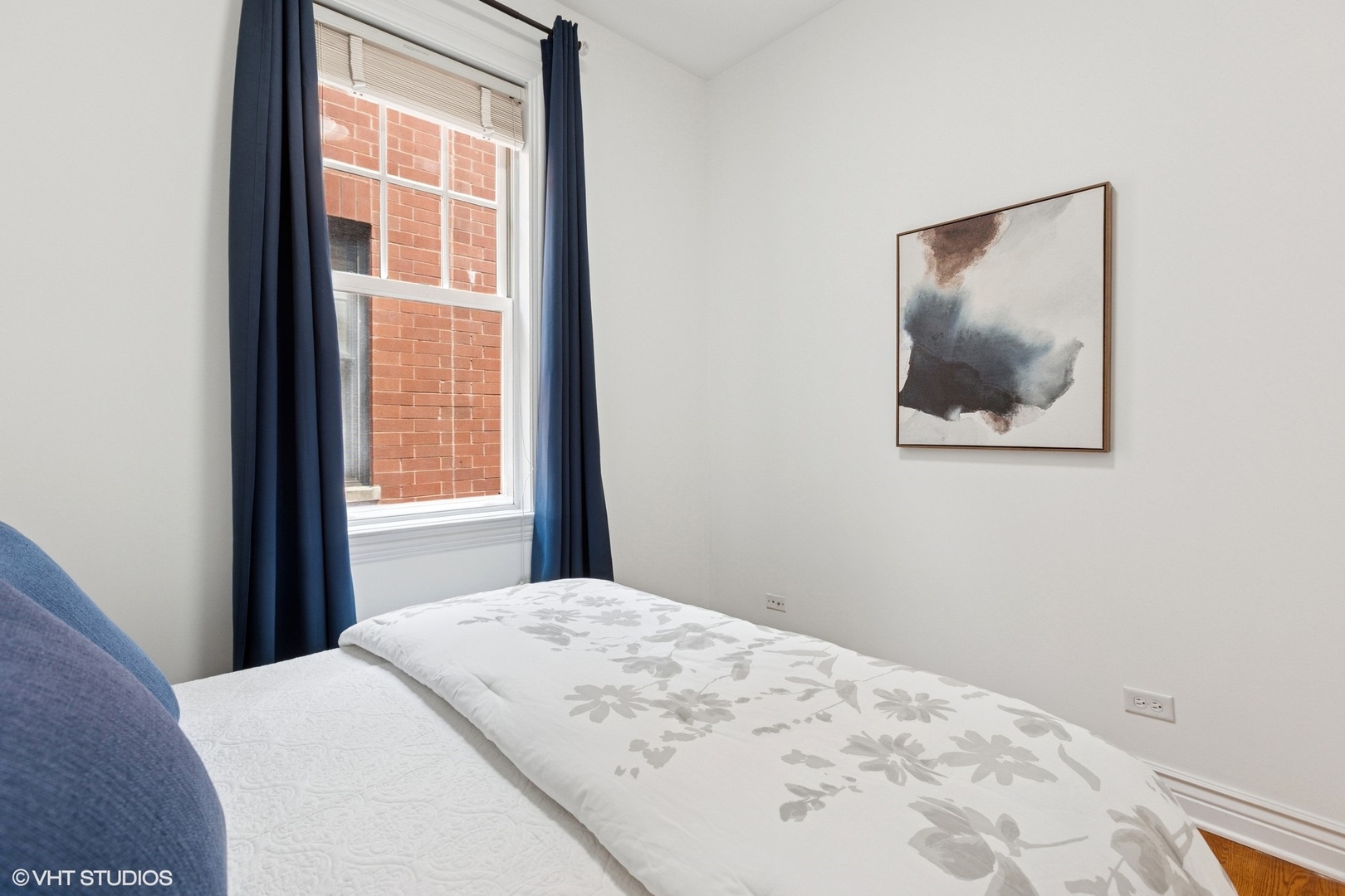 35 South Racine Avenue, Unit 6SE Chicago, IL 60607 - Photo 20 of 26 a bedroom with a bed and a window